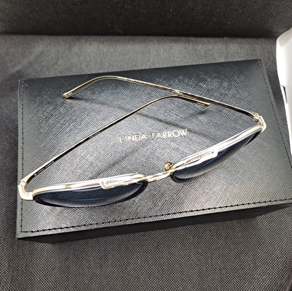 Linda Farrow - Picture 4 of 6